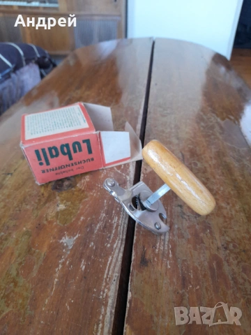 Стара отварачка за консерви Lubali, снимка 2 - Други ценни предмети - 54357101