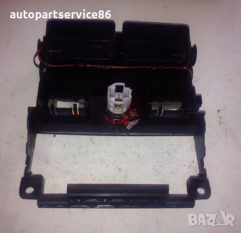 Заден централен въздуховод с запалка за Audi A8 4.2 TDI (2009) 4E0863321N, снимка 2 - Части - 54666530