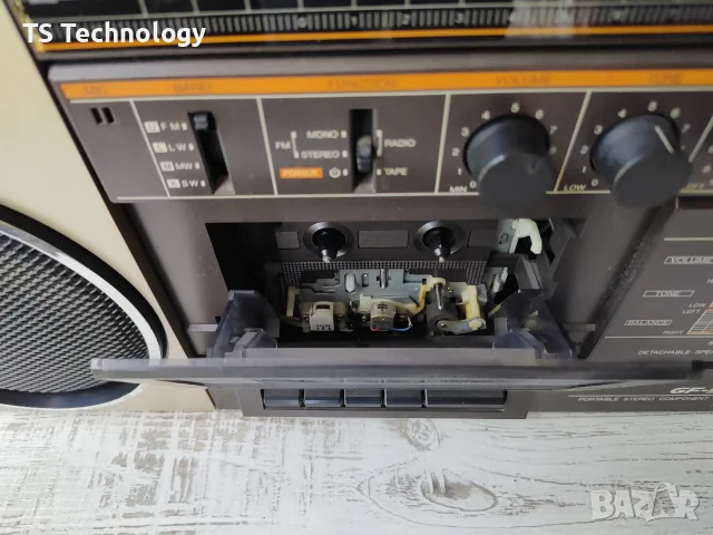 Ретро Касетофон SHARP GF-A1 (Boombox) – Безупречно Състояние / Колекционерски, снимка 6 - Радиокасетофони, транзистори - 55664343