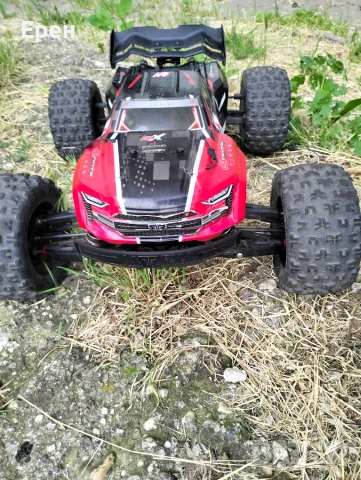 СПЕШНО! Arrma Kraton 6S V5 BLX – Много запазен, с безчетков Savox и сериозен тунинг, снимка 4 - Друга електроника - 54982333