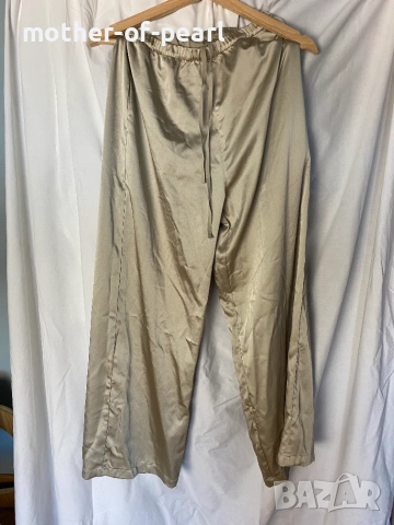 Дамски сатенен панталон Uniqlo (Satin Easy Trousers) – Размер S, Цвят Natural, снимка 3 - Панталони - 55286841