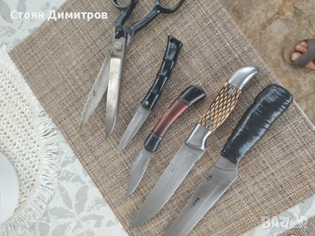 Два ножа стари здрави,две ножчета и шивашка ножица,,чилик,, стомана изработка красива на всички , снимка 2 - Антикварни и старинни предмети - 55616485