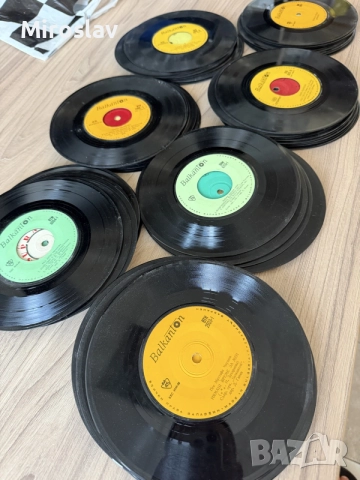 60 броя грамофонни плочи (сингли 7") – Балкантон, Muza, Supraphon, Pronit Голям комплект Декорация, снимка 4 - Грамофонни плочи - 55389491