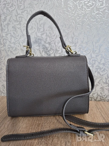 Дамска чанта, снимка 2 - Чанти - 54319396