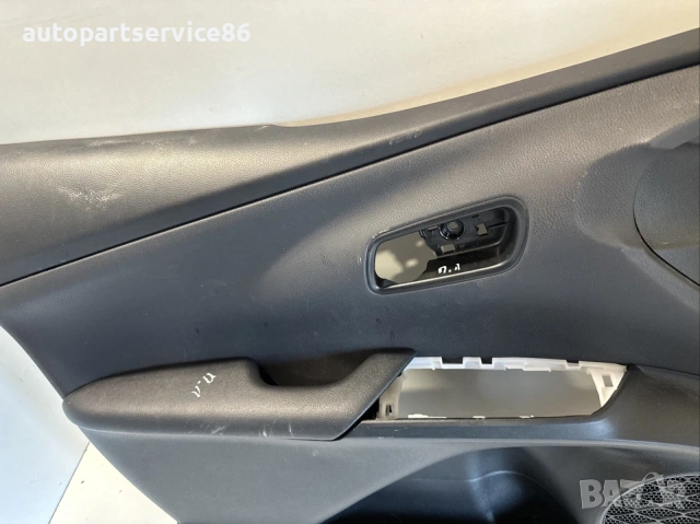 Панел на предна лява врата черен за Toyota Prius 1.8 Hybrid (2018) 67778-X1B12, снимка 3 - Части - 54215977