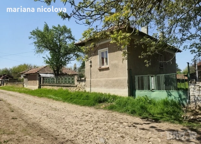 Две къщи с голям двор 1.5 дка – село Горан, само 6 км от Ловеч, снимка 11 - Къщи - 54396103