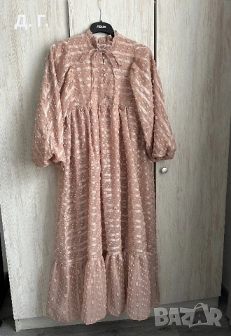Дълга розова рокля