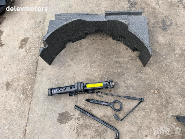 m8a2-19g381-be авариен комплект крик, ключ, кука от Land Rover Range Rover Velar (L560) 3.0 D 