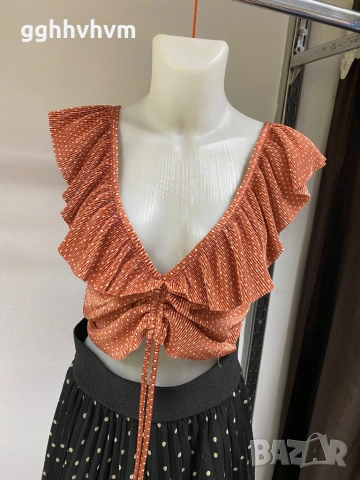 Топ на zara, снимка 2 - Корсети, бюстиета, топове - 54625143