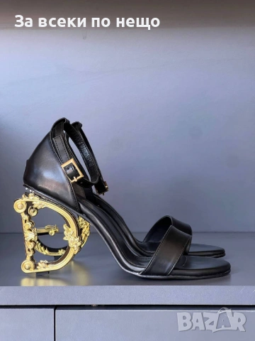 Dolce&Gabbana Дамски Черни Обувки На Златист Метален Ток Код SK1606