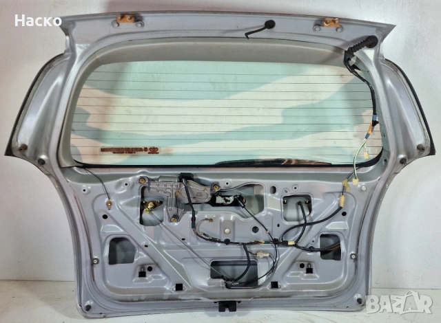 Заден Капак Врата Багажник Задно Стъкло Toyota Corolla Verso Тойота Корола Версо 2000г-2004г, снимка 3 - Части - 53966986