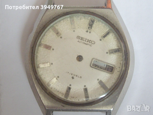 Стар механичен часовник.