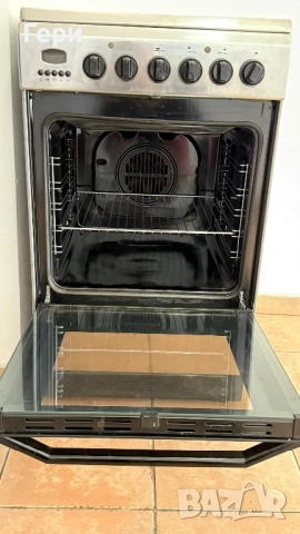 Стъклокерамична готварска печка Indesit, снимка 4 - Печки, фурни - 54636307