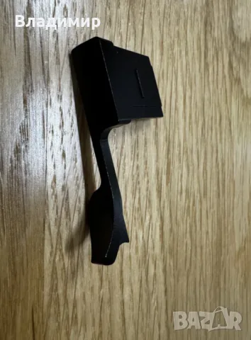 НОВ черен Squarehood thumb-up grip / грип за Fujifilm X100V / X100VI, снимка 4 - Чанти, стативи, аксесоари - 55445245