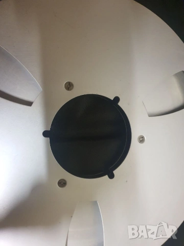 Един брой алуминиева ролка. В добро състояние. Само ролка, без лента и кутия., снимка 4 - Декове - 54073637