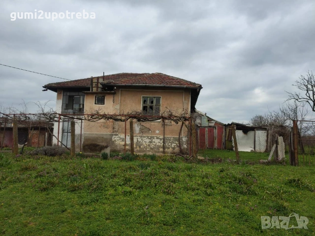 Продавам Дворно Място 3397кв.м с Масивна Стара Къща 60кв.м и Стопански Постройки