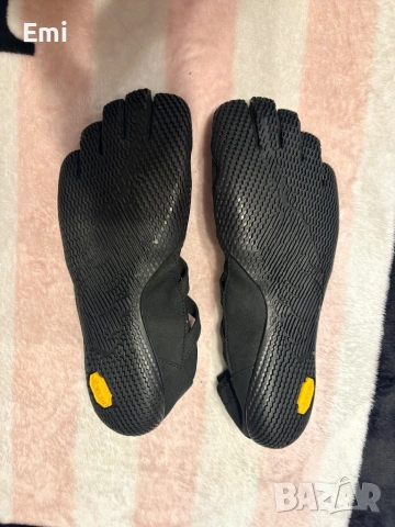 обувки за босо ходене Vibram Fivefingets, снимка 2 - Дамски ежедневни обувки - 54413407