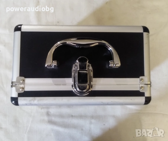 Кейс AKG с размер: 22см x 21см x 14см, снимка 3 - Микрофони - 54495985