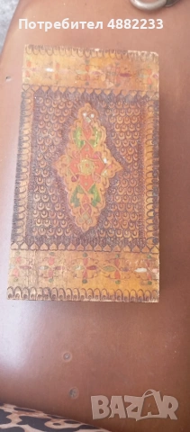 Старинна дървена кутия