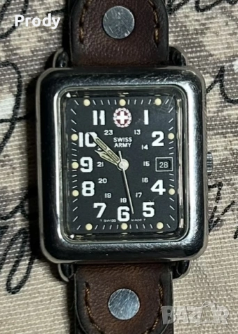 Часовник SWISS ARMY 
