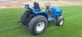 Трактор Iseki 325 с мощност 25 конски сили, оборудван с гуми за трева. , снимка 1