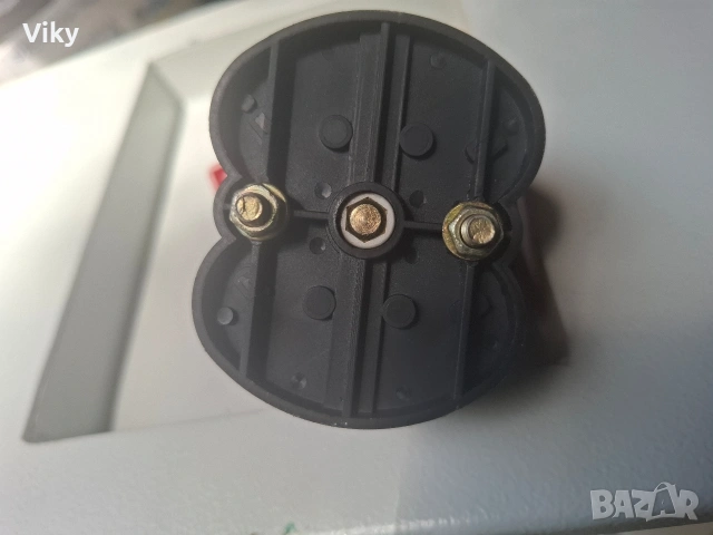 двупозиционен превключвателChint 380v 40a Hz5-40/7.5 , снимка 3 - Резервни части за машини - 54820312