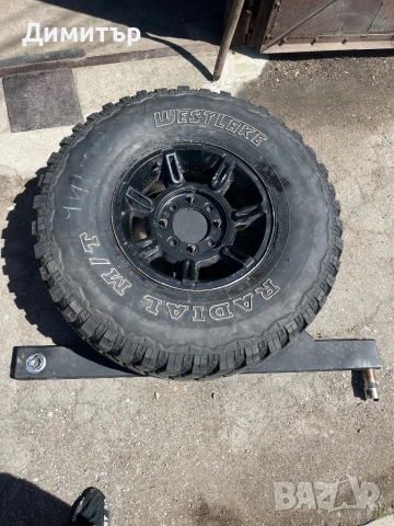 Продавам стойка и резервна гума плюс калъф за Хамър Hummer H 2