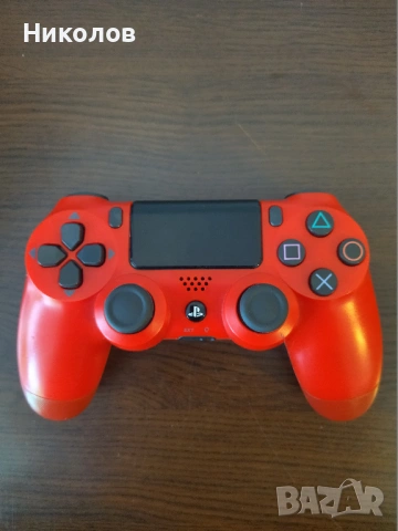 Продавам джойстик за Playstation 4 (PS4) червен и черен