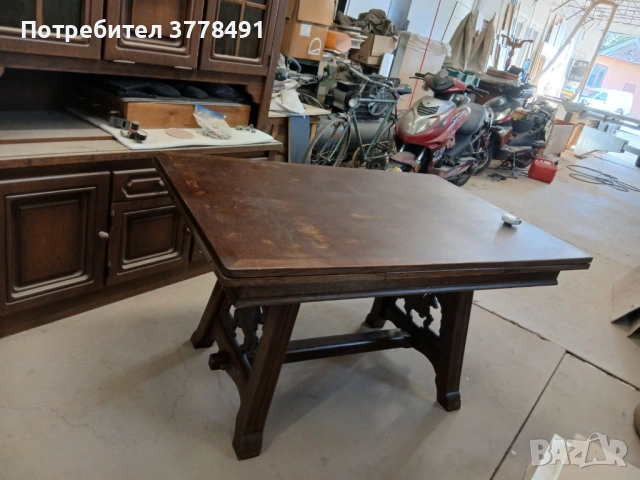 Старинна разтегателна маса изработена 1956 г.