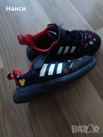 Маратонки Adidas 26 1/2, снимка 2 - Детски маратонки - 54585211
