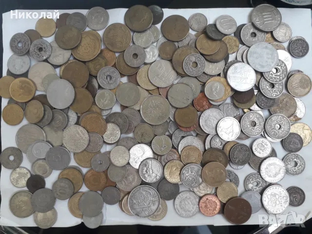 лот от 250 броя чужбински монети.