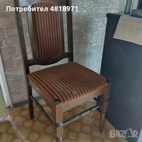 Продавам дървени столове