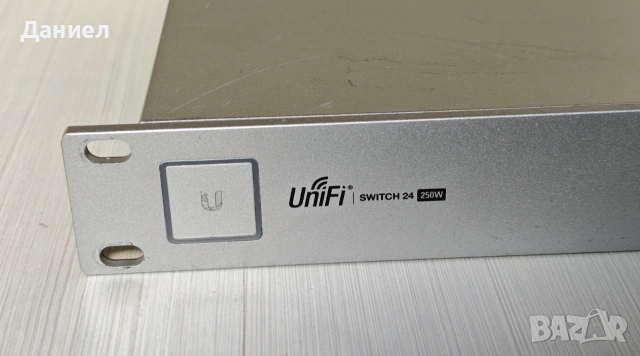 24 портов PoE switch Ubiquiti Unifi US-24-250W, снимка 3 - Суичове - 55148065
