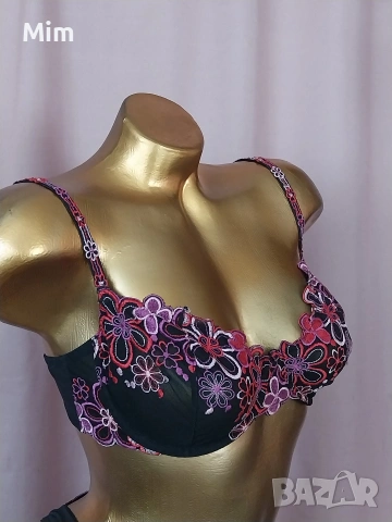 hunkemoller 80 D Черен дантелен сутиен с богата бродерия , снимка 3 - Бельо - 54385344