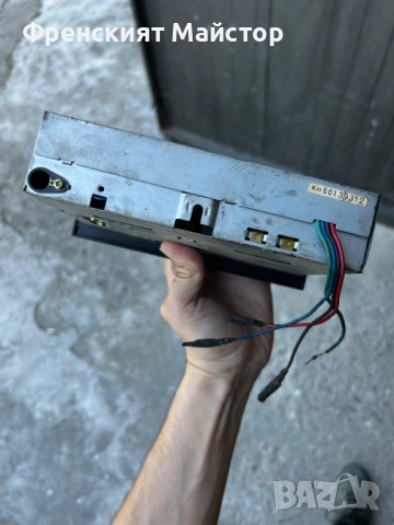 Ретро Радиокасетофон за кола много запазен, снимка 2 - Аксесоари и консумативи - 54126933