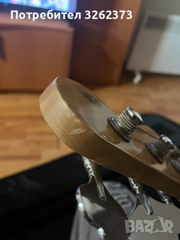 Vintage VJ74 Reissued Maple Fingerboard Jazz бас, снимка 7 - Китари - 53971704