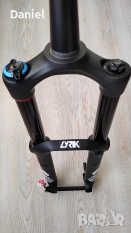 RockShox Lyrik RC 27.5" 180мм., снимка 4 - Части за велосипеди - 46740028