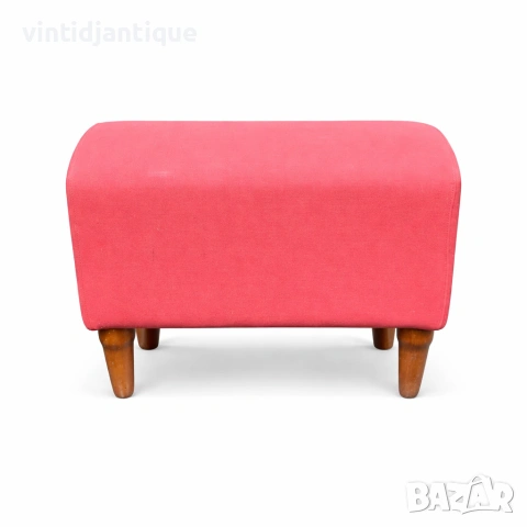 Розова табуретка с дървени крака