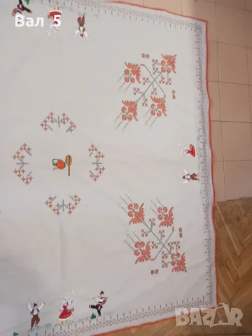 Голяма бродирана покривка за маса с носии , носия, снимка 4 - Антикварни и старинни предмети - 55420813