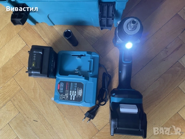 Гайковерт импакт 850Nm с две батерии 8Ан,зарядно,ударна вложка 17 и куфар машината е демонстрационна, снимка 4 - Винтоверти - 55061780