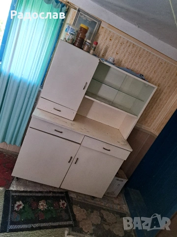 Голям кухненски бюфет, снимка 2 - Антикварни и старинни предмети - 54344355