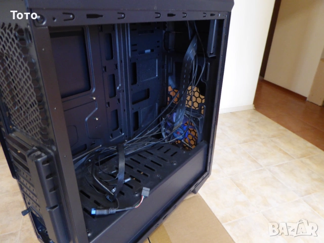 Компютърна кутия, снимка 3 - Захранвания и кутии - 54096032