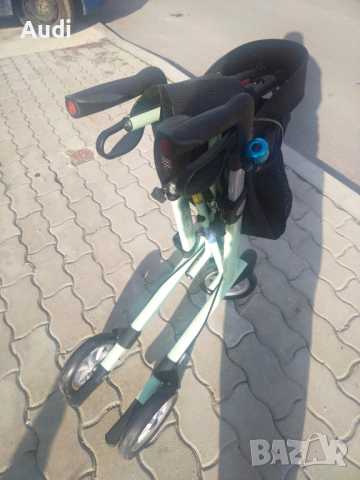 Сгъваема алуминиева  проходилка ролатор за възрастни, оперирани, трудно подвижни хора. Марка SERVER , снимка 4 - Ролатори - 54099678