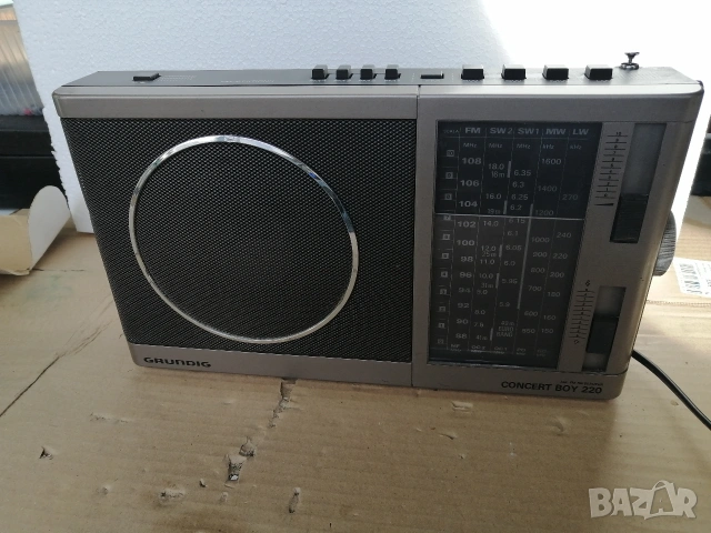 Радиоприемник GRUNDIG Concert Boy 220, снимка 3 - Радиокасетофони, транзистори - 54603139