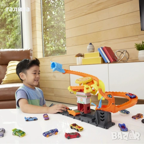 Hot Wheels® CITY Игрален комплект Атаката на кобрата с количка, снимка 4 - Коли, камиони, мотори, писти - 54114963