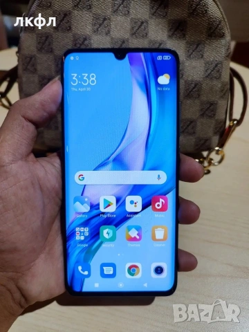 Xiaomi Mi Note 10 телефона работи прекрасно има пукнатина по гърба и леко отпред