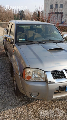 Nissan Navara 2.5 Double Cab, снимка 4 - Автомобили и джипове - 54035691