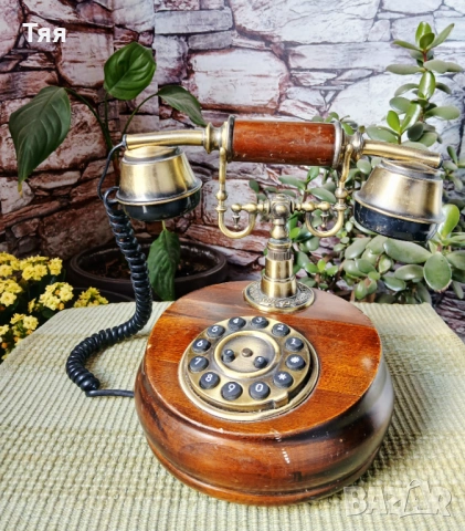 Ретро винтидж телефон 