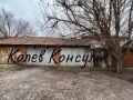 продавам две двуетажни къщи в един общ двор в село Навъсен, община Симеоновград, снимка 8