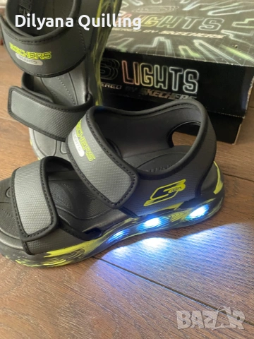 Нови светещи Skechers сандали за момче 